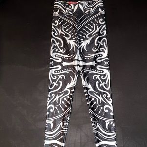 XS Sample Back of the Deck leggings by Blackmilk Clothing